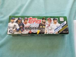 lot 15 image: 2021 Topps baseball card set