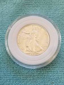 lot 17 image: 1946-D WALKING LIBERTY HALF DOLLAR COIN in capsule storage case -