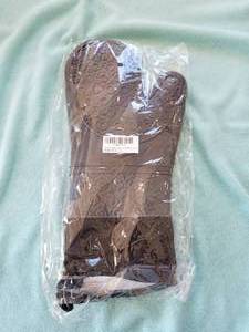 lot 62 image: Silicone Non-slip- cooking and baking oven gloves - set of 2 - new in package