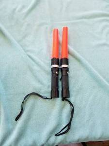 lot 125 image: Pair of emergency marker flashlights - New