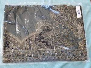 lot 203 image: Pashimina Scarf - new
