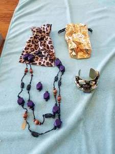 lot 239 image: Necklace and bracelet in pouches - new