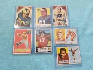 lot 172 image: Selection of 7 vintage football cards