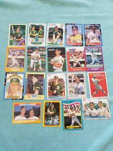lot 210 image: Selection of Mark McGwire baseball cards