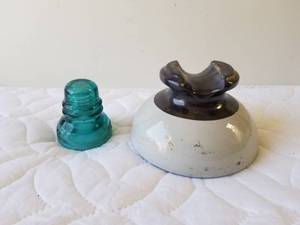lot 159 image: Selection of 2 vintage electric insulators