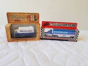 lot 186 image: Selection of 2 toy trucks