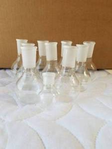 lot 226 image: Pyrex 1920 No. 4320-B and Kimax 2440