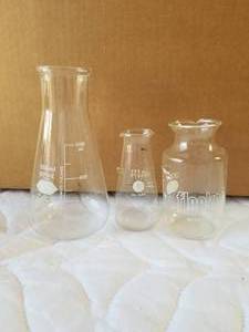 lot 232 image: Kimax 500ml. Pyrex no. 1080 and fleaker by corning