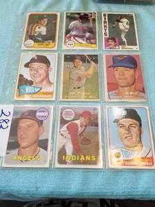 lot 282 image: Selection of older baseball cards