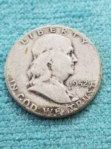 lot 326 image: Franklin silver half Dollar - 1952