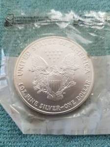 lot 336 image: American Eagle Silver dollar - uncirculated condition - 2005