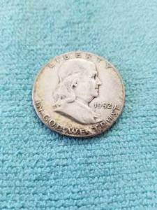 lot 337 image: Franklin silver half Dollar - 1952