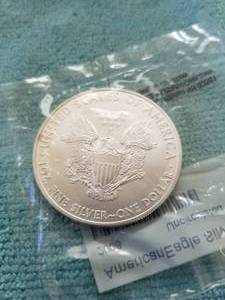lot 364 image: American Eagle Silver dollar - uncirculated condition - 2008