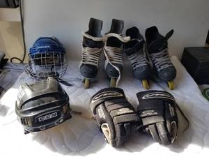 lot 273 image: Hockey equipment - gloves, rollerblades, helmets