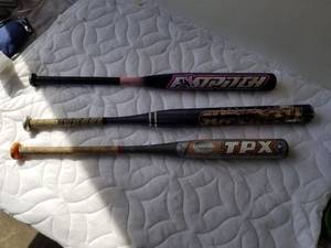 lot 266 image: Selection of 3 Softball bats - Louisville Slugger
