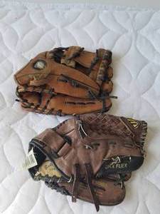 lot 380 image: Baseball-Softball gloves - (B)