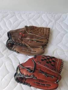 lot 378 image: Baseball-Softball gloves - (D)