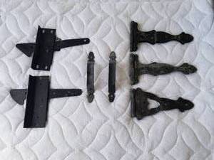 lot 383 image: Gate hardware