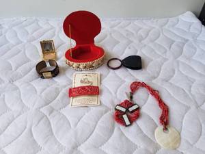 lot 256 image: Jewelry and watch lot