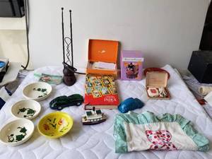 lot 387 image: Hodge Podge lot of collectibles