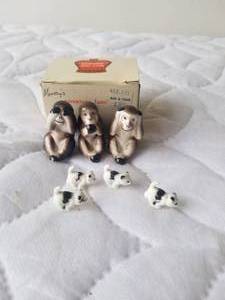 lot 395 image: Miniature porcelain monkeys and mini kittens
