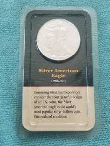 lot 410 image: American Eagle Silver dollar - uncirculated condition - 1999