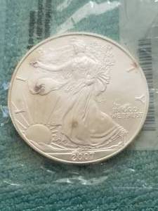 lot 419 image: American Eagle Silver dollar - uncirculated condition - 2007
