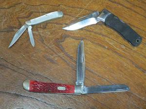 lot 20 image: KNIVES, CASEXX STAMPED ON BLADE 6254 88, SOG SPECIALTY KNIVES STAMPED SEKI-JAPAN, BEAR MGC. FOLDING KNIFE W MOTHER OF PEARL HANDLE