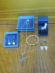 lot 55 image: FASHION JEWELRY, 2 PAIRS EARRINGS, NECKLACE, RING LABELED SS 9.76 RD B LUC E DIA SIM FLOWER RG