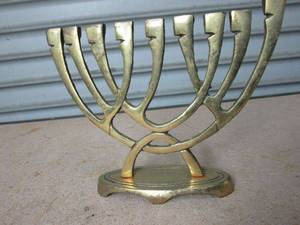 lot 48 image: VINTAGE BRASS HANUKKAH MENORAH MADE IN ISRAEL, BOTTOM APPEARS TO READ AS FOLLOWS (FROM TOP TO BOTTOM) WAINBERG, M 18  34, ISRAEL