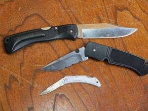 lot 77 image: VOYAGER FOLDING KNIFE LABED COLD STEEL ON BELT CLIP, TIMBERLINE TIMBERLITE POLICE MODEL 104 POCKET KNIFE W FIGERGLASS REINFORCED HANDLE FROM THE GREAT AMERICAN TOOL CO. NEELEY LOCK MECHANISM, KERSHAW SILVER SPUR POCKET KNIFE BLADE LABELED 2800 JAPAN