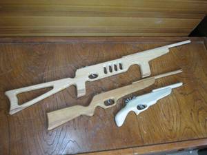 lot 81 image: 3 DIFFERENT RUBBERBAND GUNS, AR, RIFLE, DOUBLE BARREL HANDGUN, 1 BAG OF RUBBERBANDS