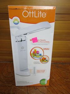 lot 98 image: THE AMAZING OTTLITE, LIGHT ALLOWS YOU TO CLEARLY AND ACCURATELY SEE COLORS, IS AMAZING FOR PHOTAGRAPHING ITEMS FOR SALE