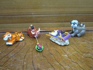 lot 122 image: HAPPY MEAL TOYS ALLADIN (MISSING APU), SHERE KHAN, PUMBA, 101 DALMATIONS COLONEL &amp SERGENT TIBBS