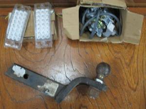 lot 128 image: METAL SHIELD 2 BALL TOW HITCH 6,000 LBS, CARBERATOR, LIMICAR LED LIGHTS INTERIOR &amp EXTERIOR AUTO PARTS