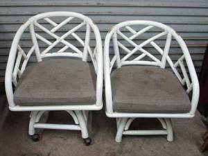 lot 132 image: VINTAGE RATTAN SPECIALTIES INC. OUTDOOR CHAIRS, ONE IS MISSING WHEELS