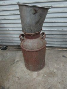 lot 136 image: ANTIQUE 10 GALLON MILK CAN &amp BUCKET