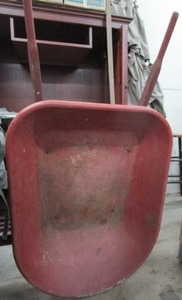 lot 142 image: TRU TEMPER WHEELBARROW