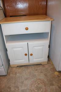 lot 9 image: Kitchen Cabinet with White Finish