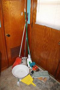 lot 16 image: Mops and Brooms Lot
