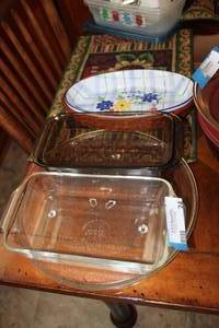 lot 24 image: Anchor Hocking and Pyrex Baking Dishes, Garden Ridge Flower Pie Plate