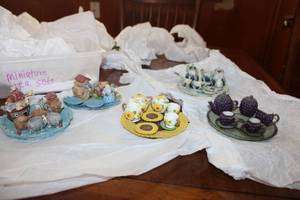 lot 17 image: Miniature Tea Sets, See pictures