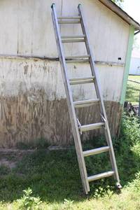 lot 185 image: Werner Aluminum Extension Ladder