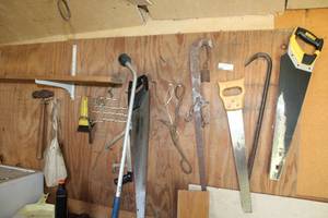 lot 178 image: Tool Lot Hand Saws, Crow Bar, Hammer