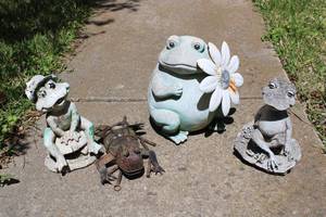 lot 175 image: Frog Yard Statues - Not Cement but Plastic and Metal