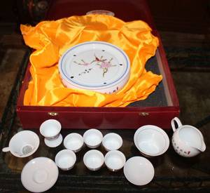 lot 3 image: Chinese Tea Set in Red Box - Label on inside says xingyuka