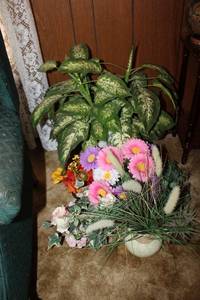 lot 49 image: Artificial Plants and Flower Arrangements, see pictures
