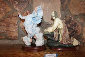 lot 57 image: Home Dcor Figurines The Transfiguration and Praying Jesus