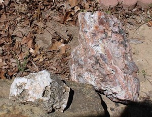 lot 192 image: Landscape Mineral Rock (10-20 Lbs.)  - Granite with Quartz throughout. Please preview, we are not experts