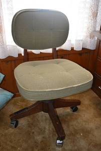 lot 160 image: Vintage Rolling Office Chair